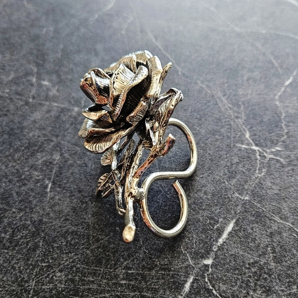 Large Silver Rose Statement Ring - Picture 4 of 4